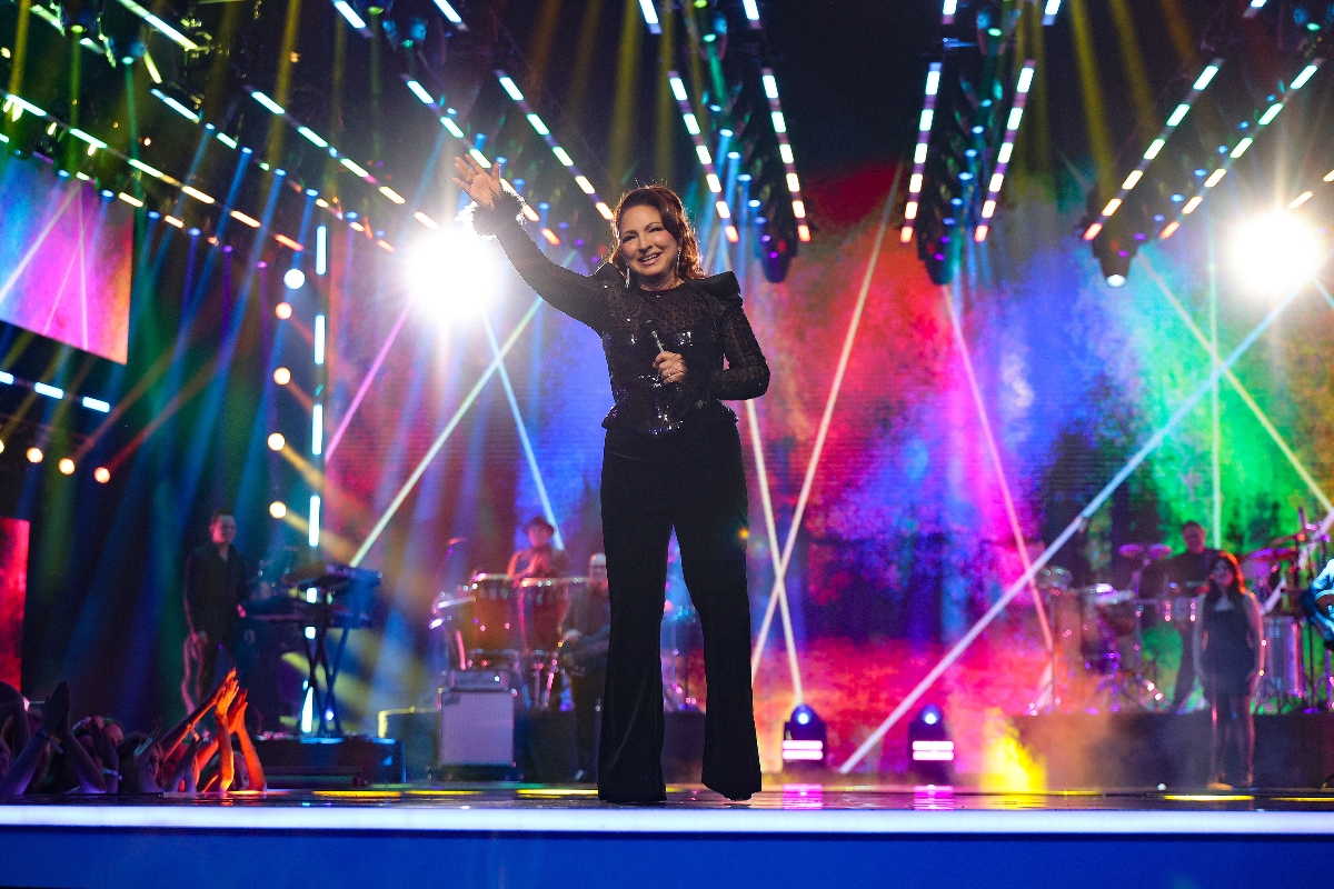 Homenaje a Gloria Estefan: Brilla en rascacielos de Miami