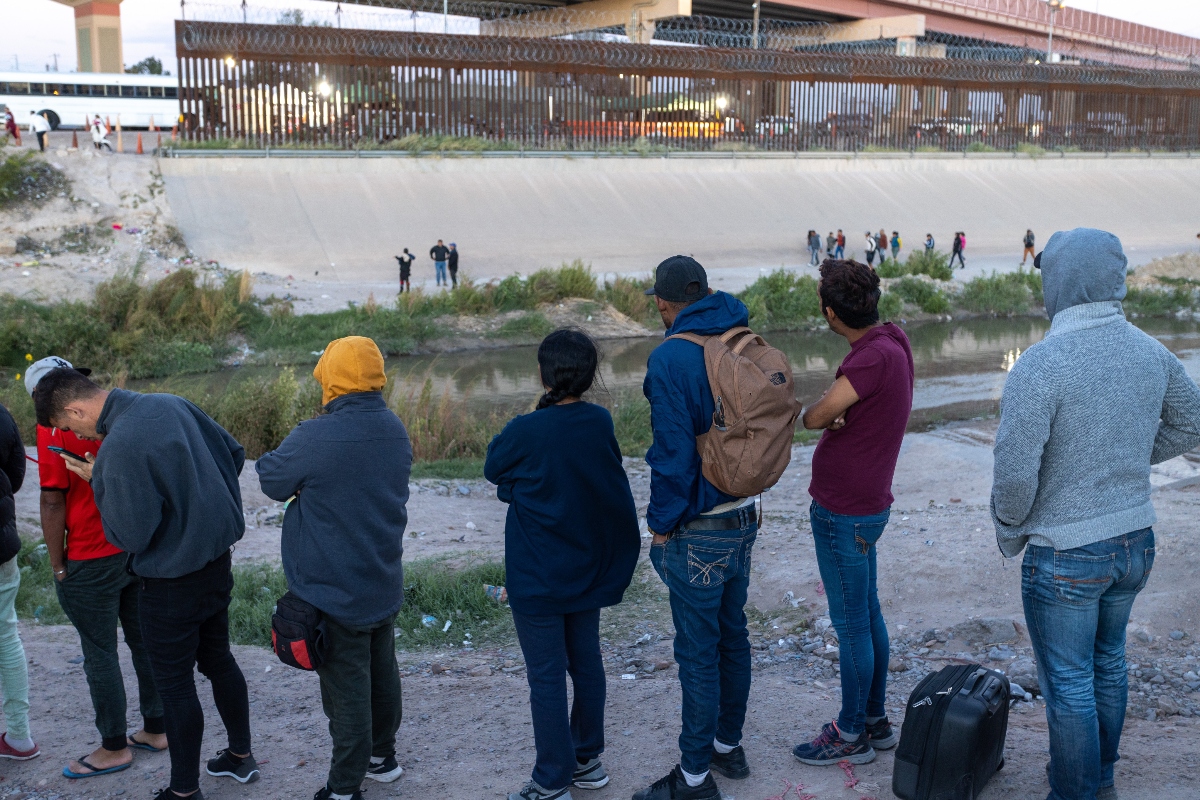 Más de 500 migrantes fueron deportados desde Houston en redada masiva de ICE