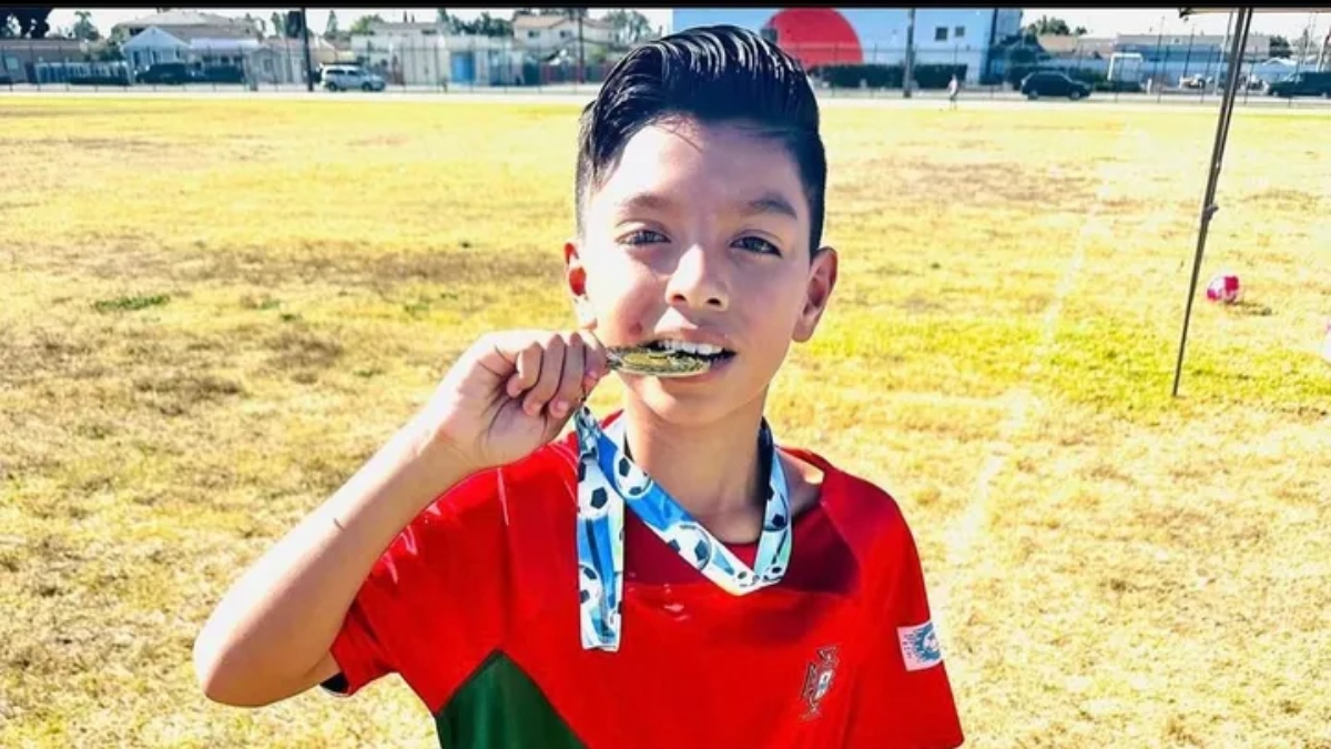 Niño latino de 12 años muere por bala perdida mientras jugaba en el parque
