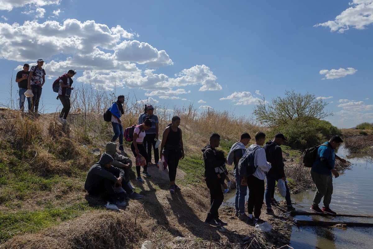 Dos migrantes enfrentan cargos federales por reingreso ilegal en Florida
