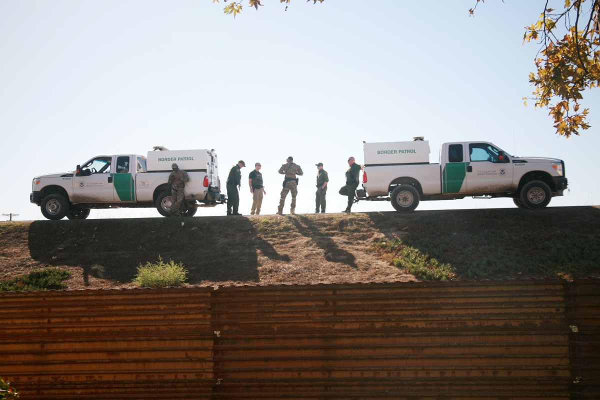 ICE, USCIS, política