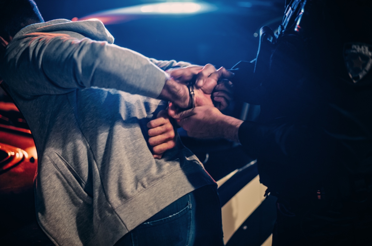 Te para un policía y no tienes papeles: Te decimos lo que sí puedes decir