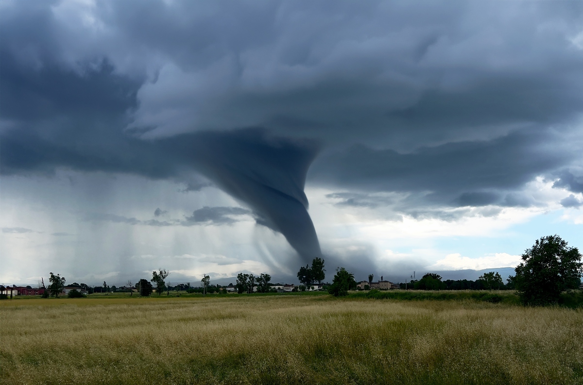 Tornado deja un muerto y varios heridos tras su paso en Kentucky