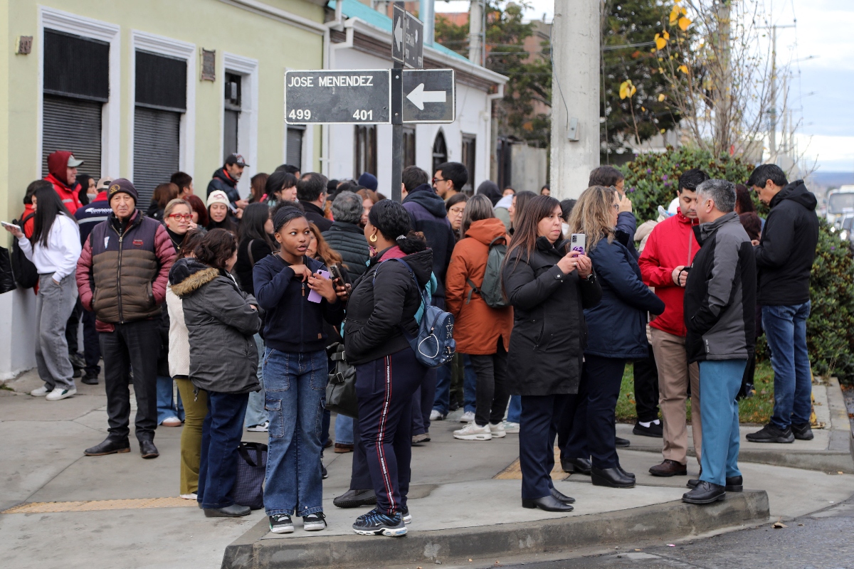 Terremoto de 7.5 sacude Chile y se reportan réplicas con alerta de tsunami
