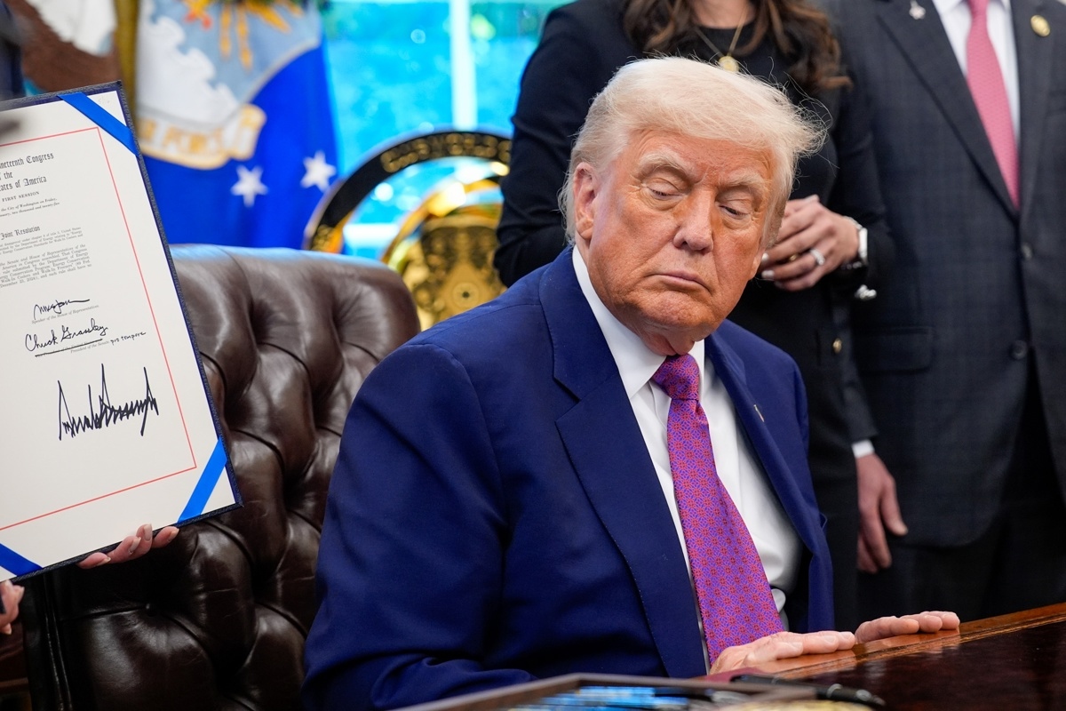 Trump exige datos de inmigrantes indocumentados que recibieron ayuda en pandemia
