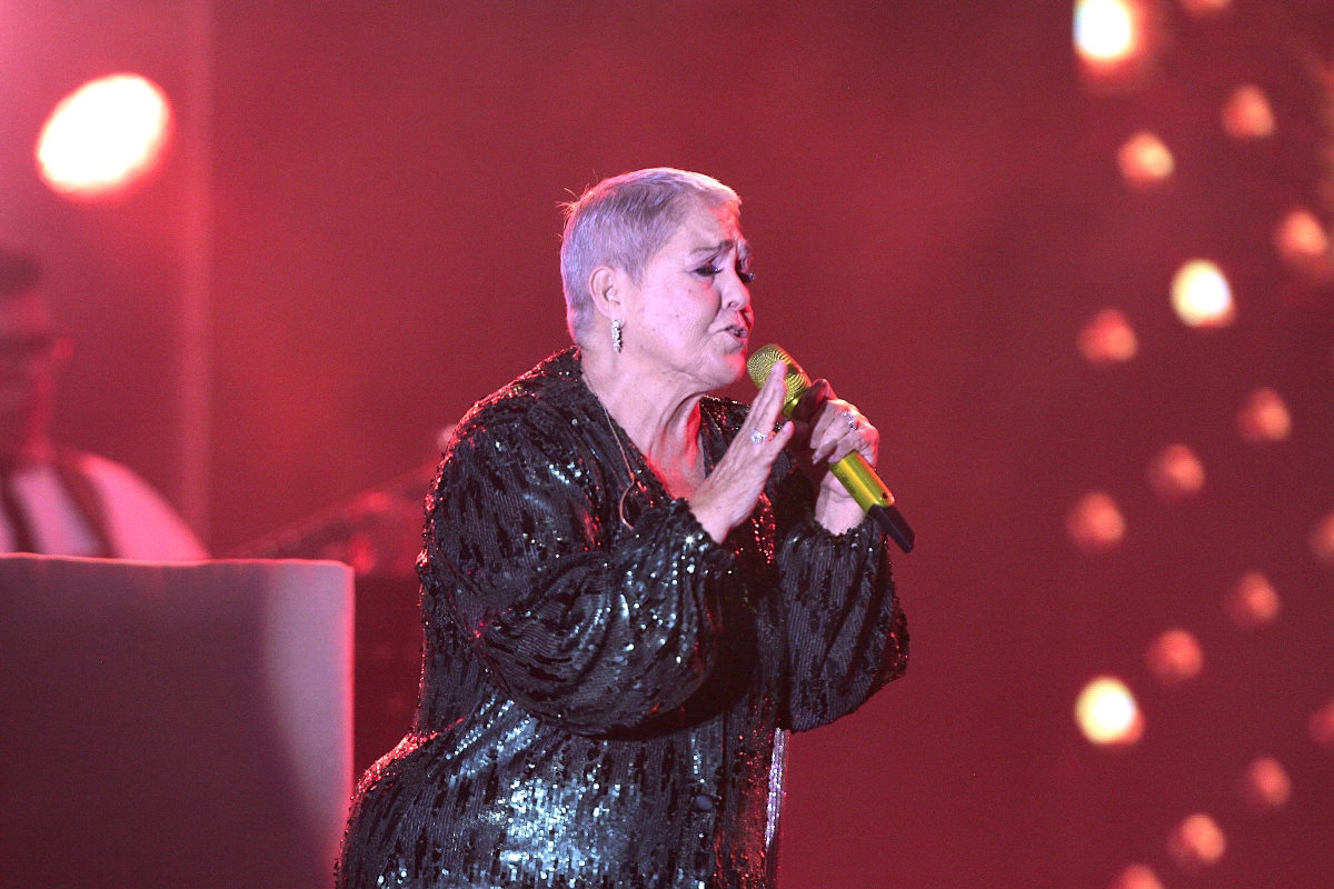 Lupita D'Alessio, musica, leyendas