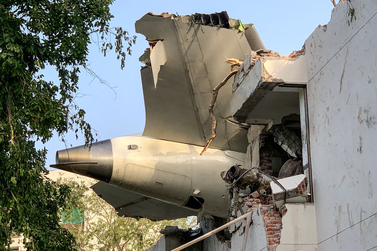 Accidente de avión de Air India: mueren al menos 294 pasajeros y reportan 1 sobreviviente