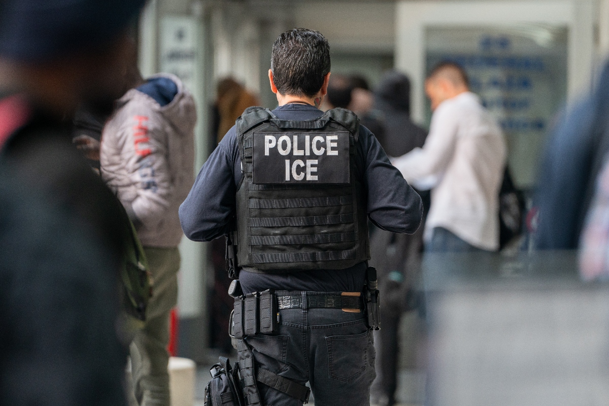 Detención récord de inmigrantes por ICE en 2025 preocupa a expertos y comunidades