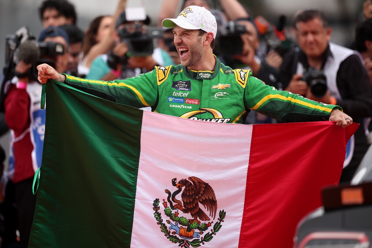 Histórico triunfo de Daniel Suárez en CDMX tras salir último en carrera de NASCAR Xfinity