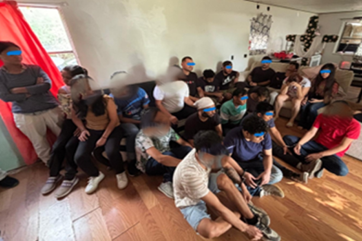 ICE encuentra casa de seguridad en Texas y arresta a 16 indocumentados