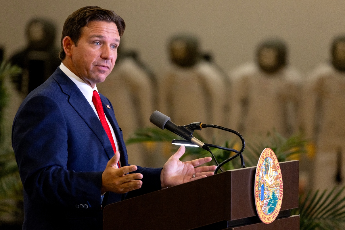 Miami enciende alarma migratoria al aprobar acuerdo con ICE