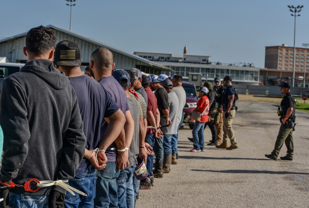 Histórica redada de ICE en hipódromo de Luisiana: 84 migrantes arrestados