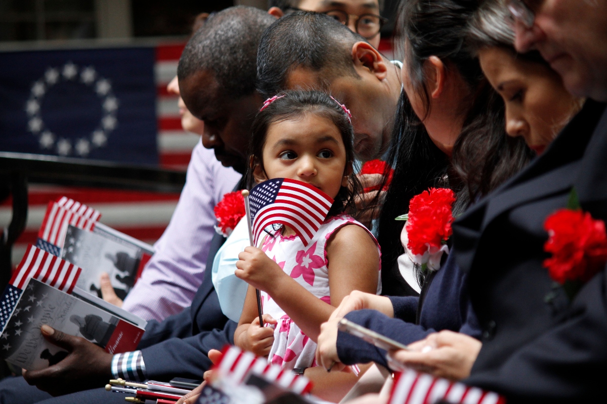 USCIS cancela ceremonias de ciudadanía: ¿Se reactivarán?