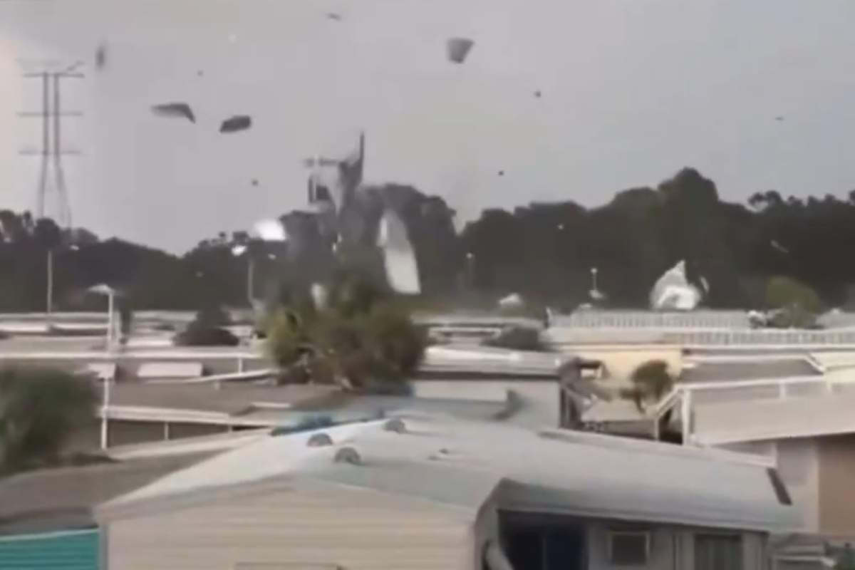 Tornado arrasa con vecindario de trailas en Florida