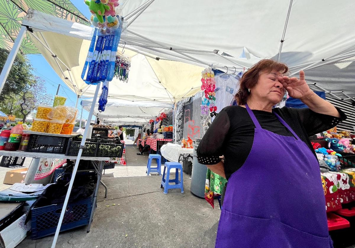 Vendedores ambulantes de Los Ángeles viven su peor momento ante redadas de ICE