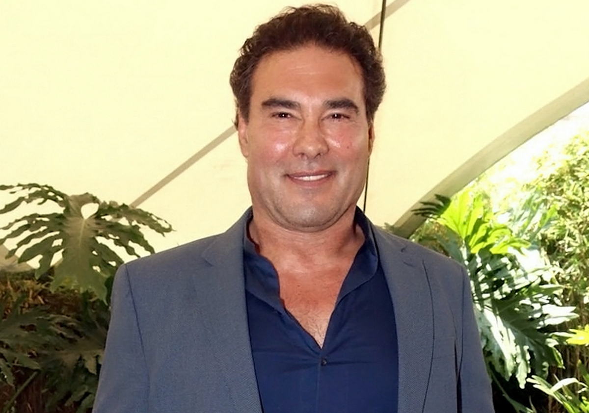 ¡Rejuvenece de forma impresionante! Eduardo Yáñez se hace tratamiento en su cara
