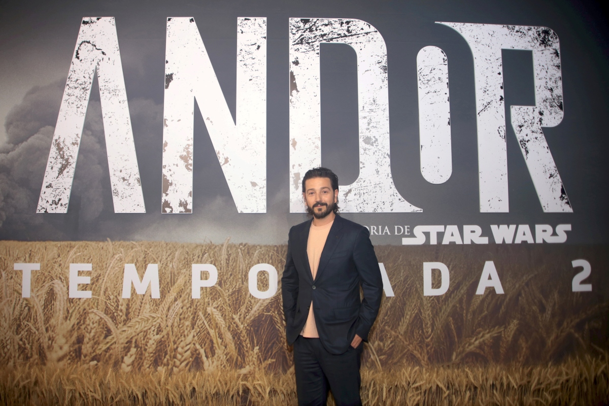 ¡Causa indignación! Levantan la voz por Diego Luna y su no nominación a los Premios Emmy
