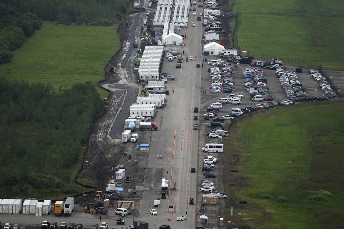 Alligator Alcatraz: Migrantes enfrentan condiciones extremas en nuevo centro de detención en Florida