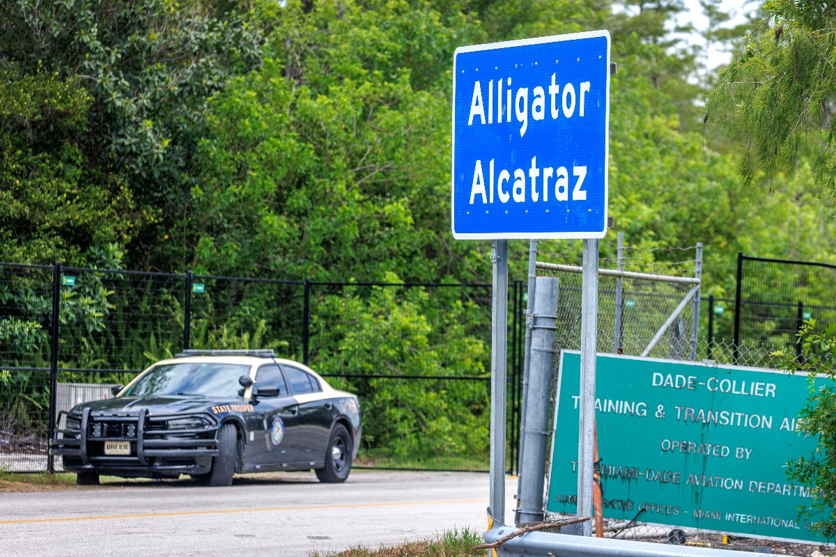 Condiciones deplorables en “Alligator Alcatraz”: 6 hospitalizados en centro migratorio