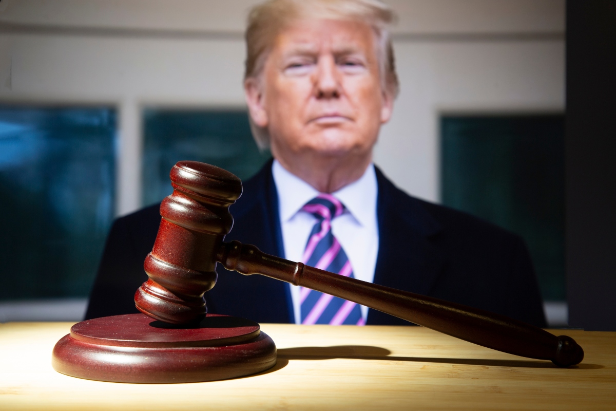 Trump firma orden ejecutiva para internar por la fuerza a personas sin hogar