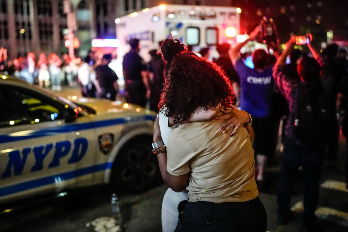 Tiroteo en edificio de Manhattan: Confirman 4 muertos, incluido un policía