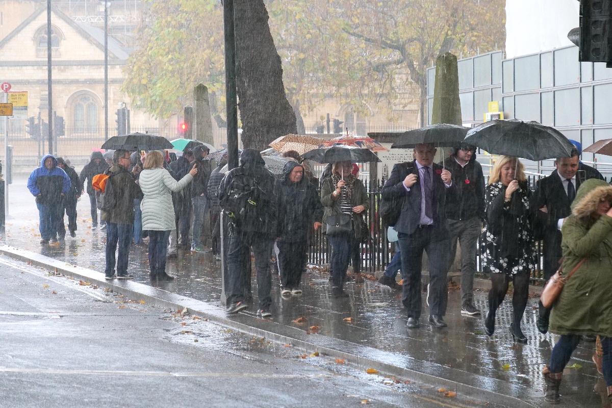 Tormentas amenazan viajes y festejos del 4 de Julio