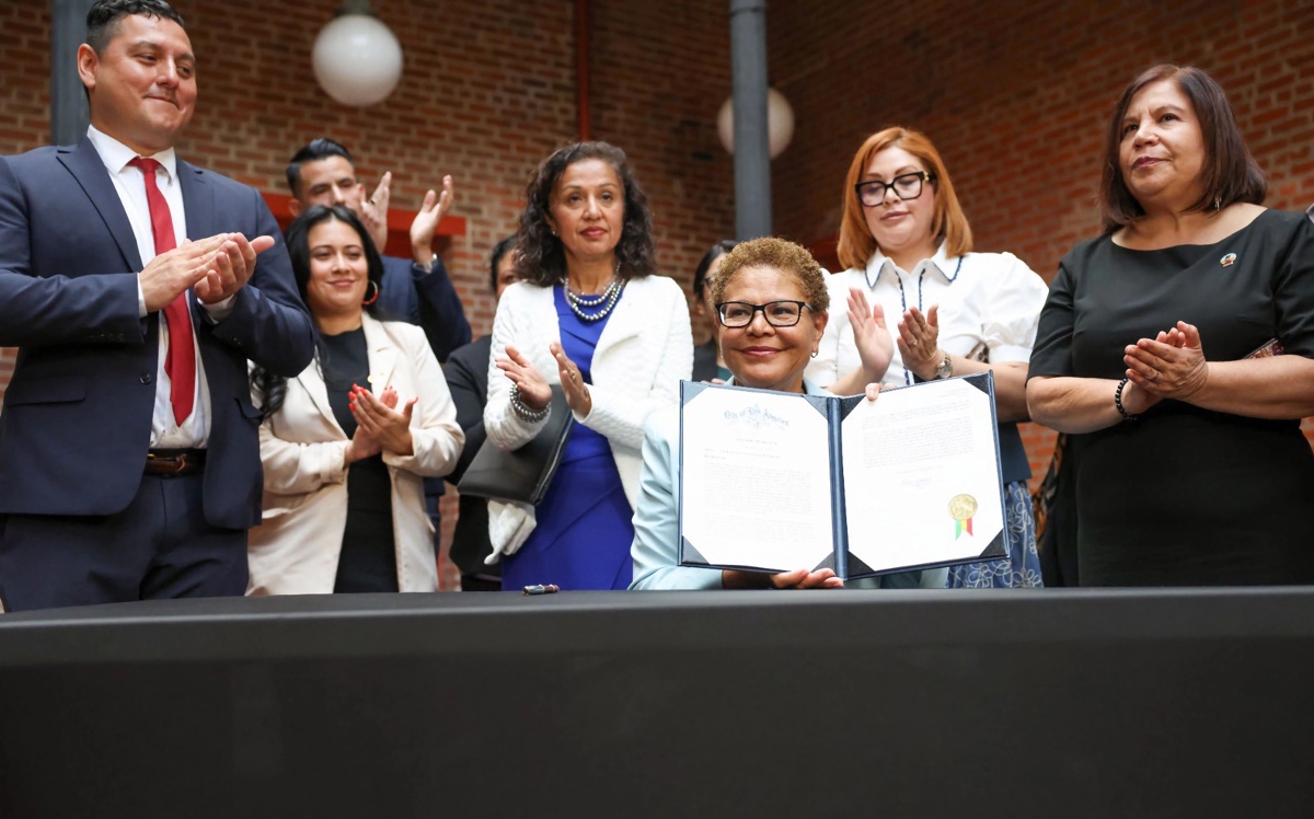 Jueza prohíbe a Trump arrestar migrantes por su color de piel en California