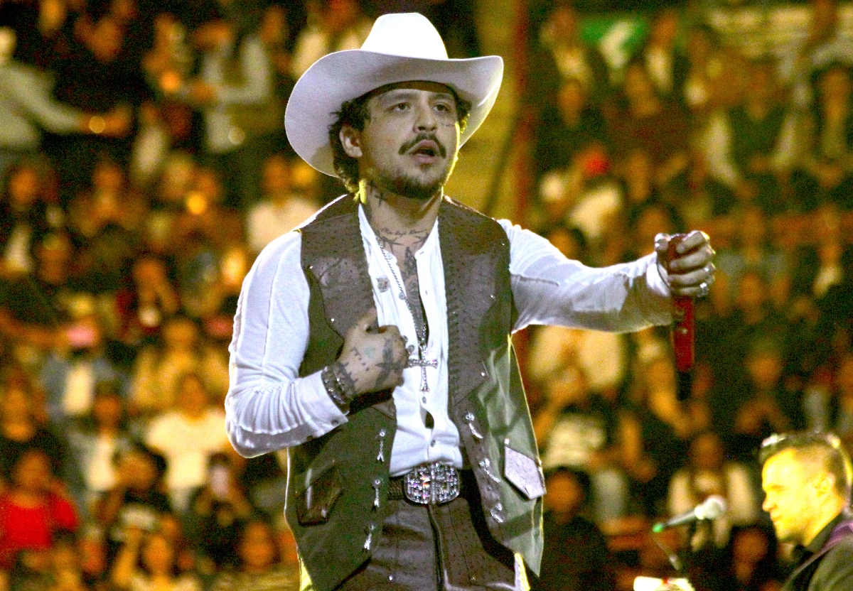 Christian Nodal le pide perdón a Cazzu pero la gente no le cree