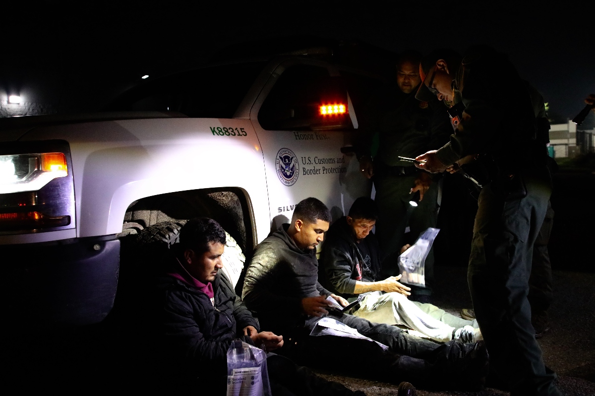 ICE usa niños para presionar padres migrantes; surge “policía secreta”