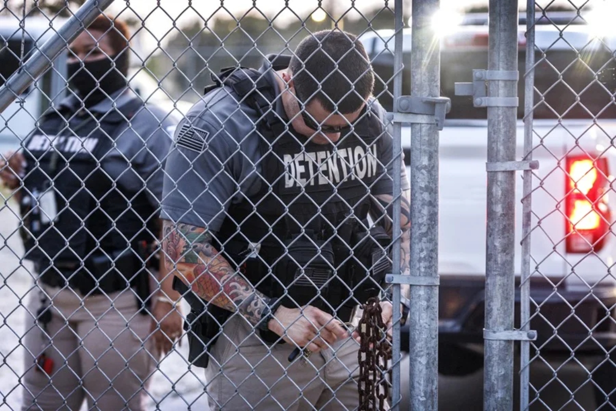 ¿Cuándo ICE puede detener a un migrante en EE.UU.?