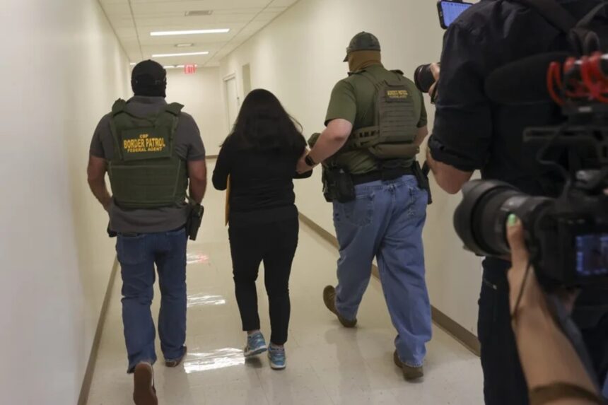 ban immigration raids, ban immigration raids, immigration raids, ICE, Nueva Onda