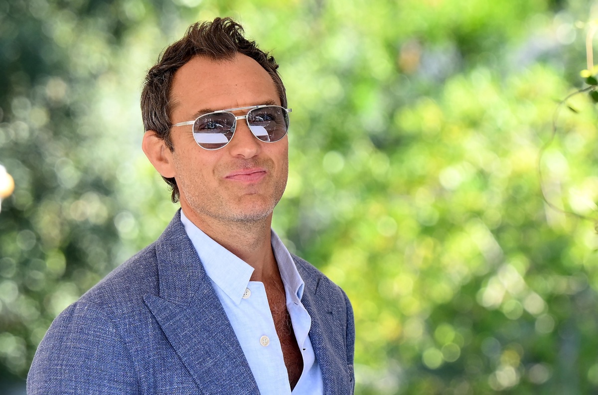 Jude Law sorprende en Venecia con su interpretación de Putin