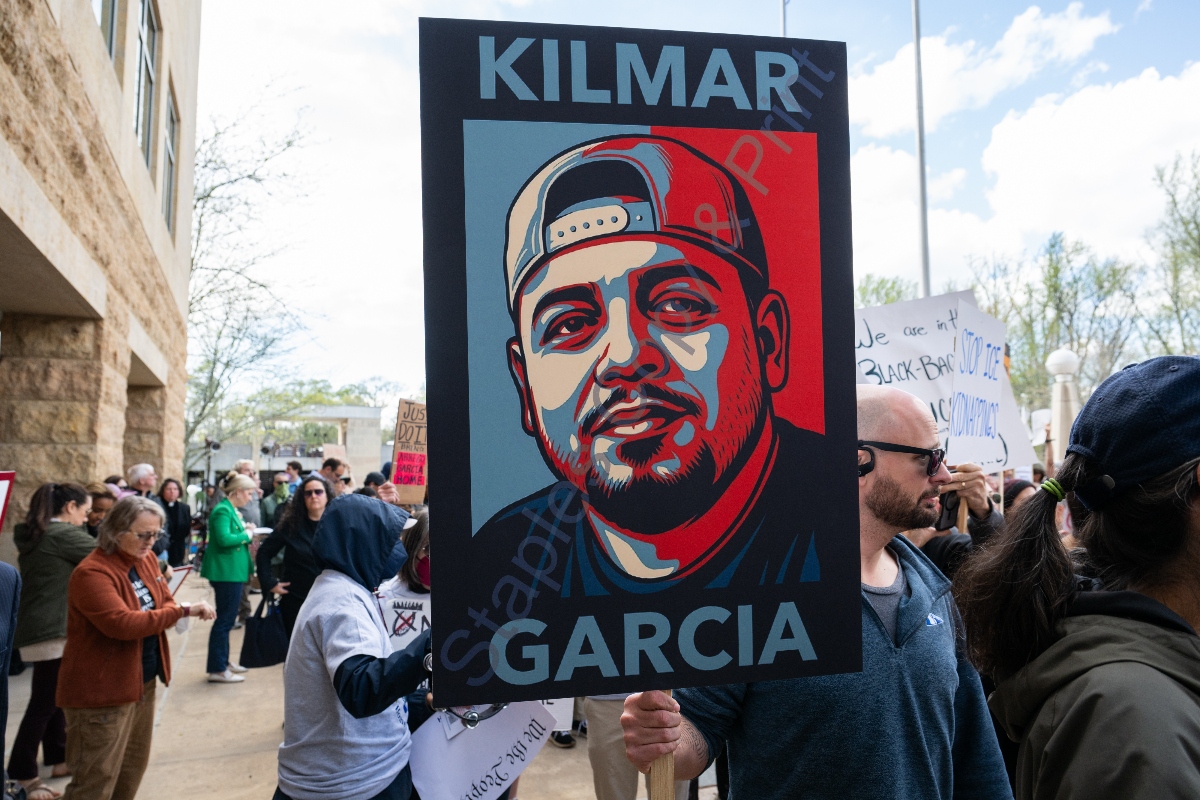 La justicia le da una pausa a Kilmar Ábrego: su deportación queda frenada hasta octubre