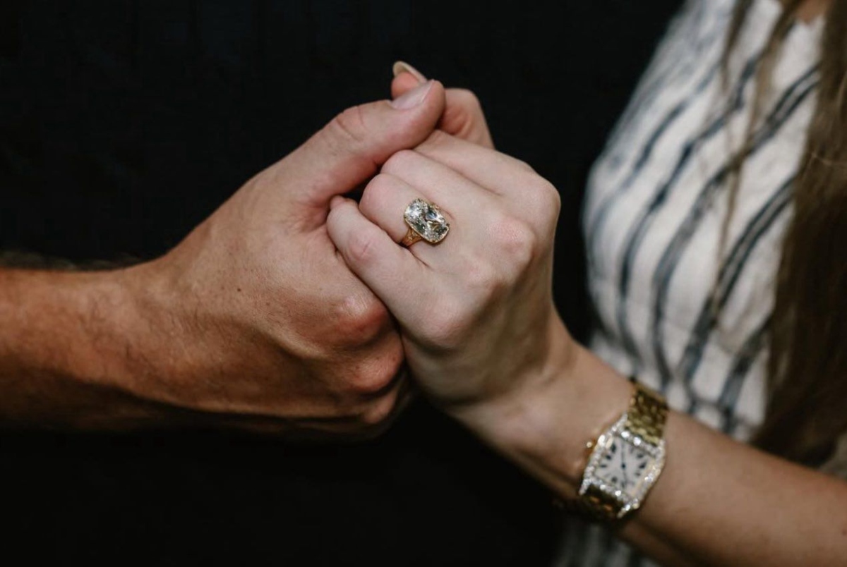 ¿Cuánto costó? Dan los detalles sobre el anillo de compromiso de Taylor Swift