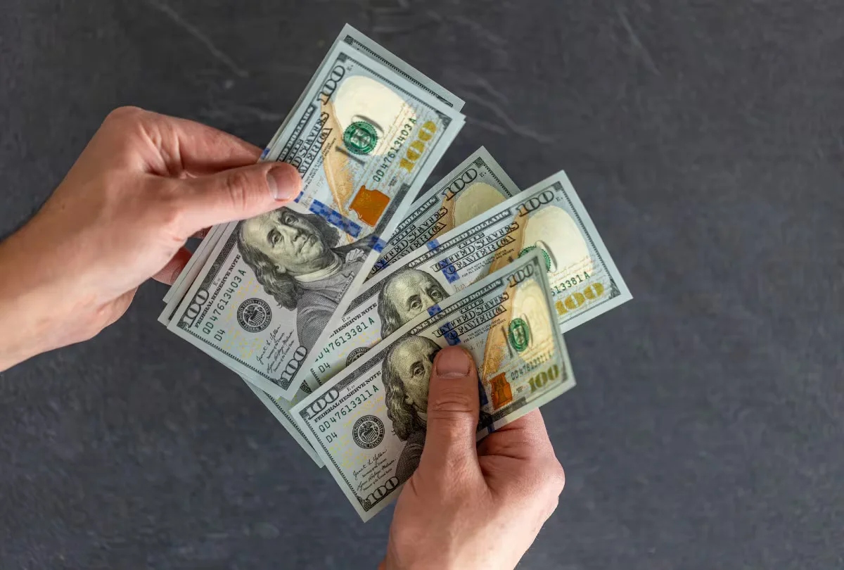 Cheques de $725 en California: revisa si eres beneficiario
