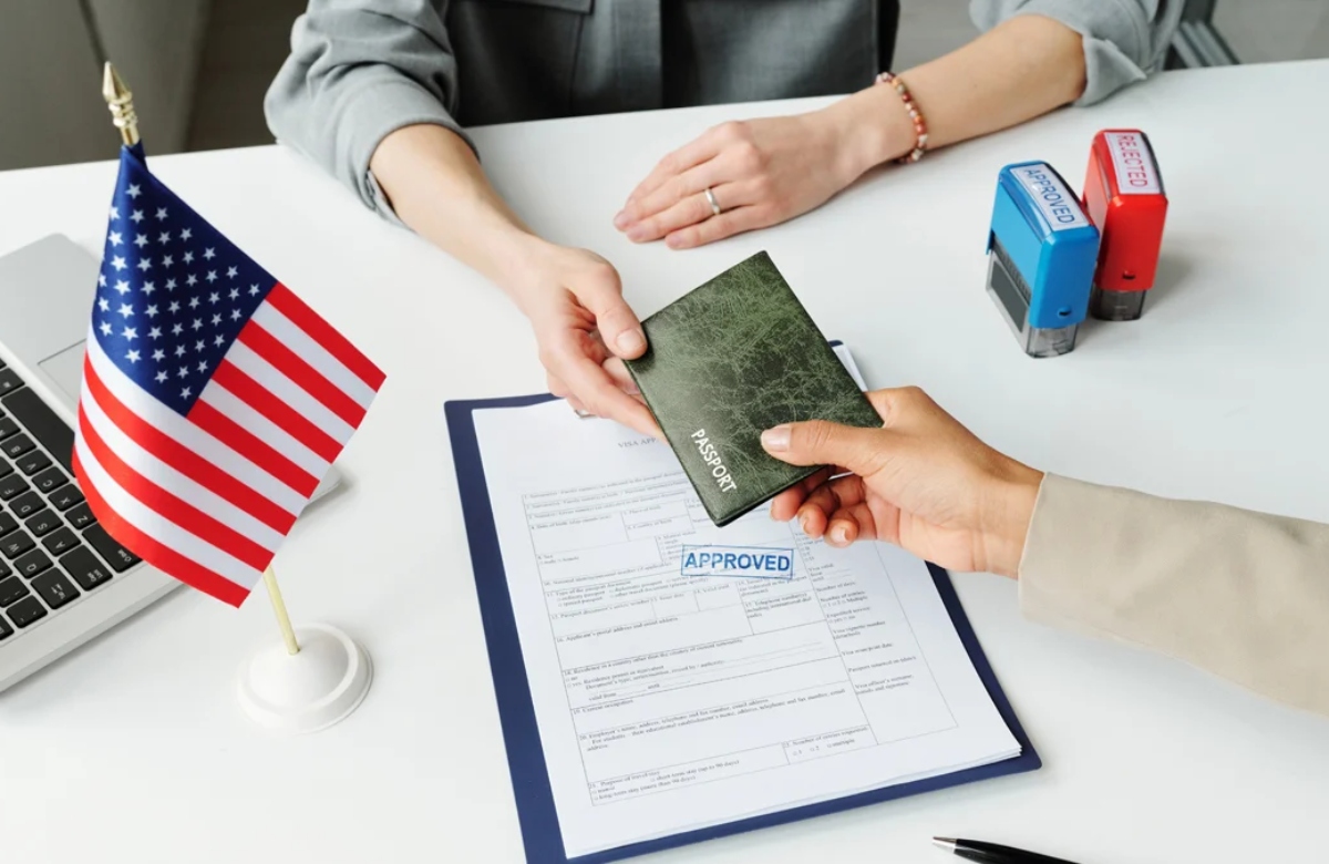 ¿Qué empresas ayudan con visas de trabajo en 2025?