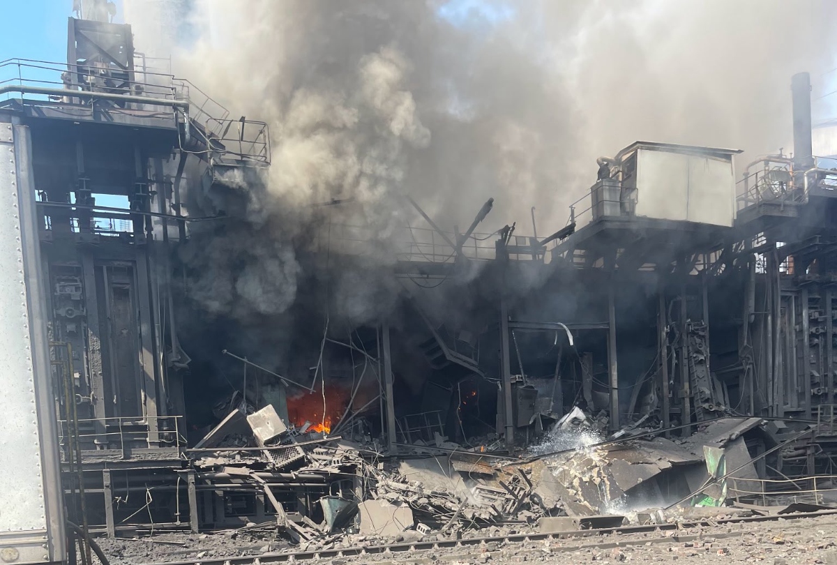 Explosión en planta de acero de Pensilvania deja saldo mortal y decenas de heridos