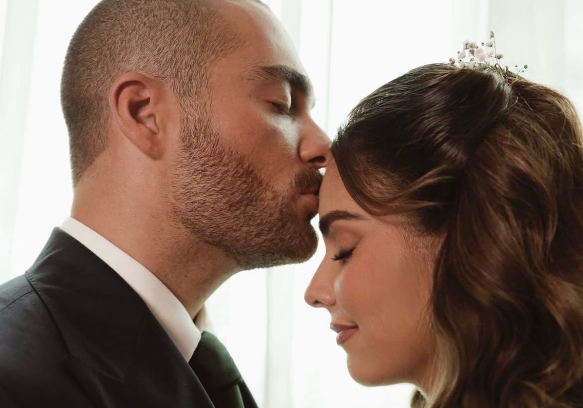Los actores Claudia Martín y Carlos Said anuncian su embarazo en fotos sin ropa