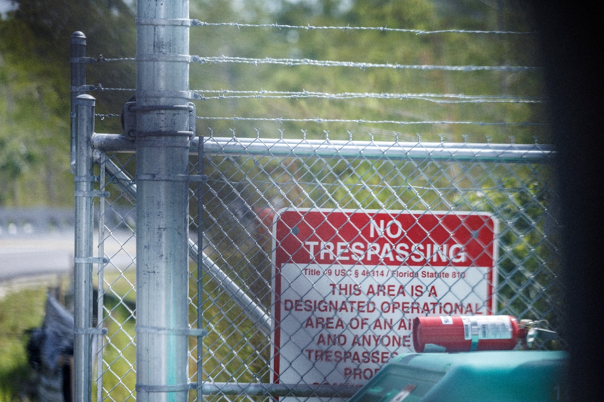 Centro de detención planeado en Florida aumenta tensión migratoria
