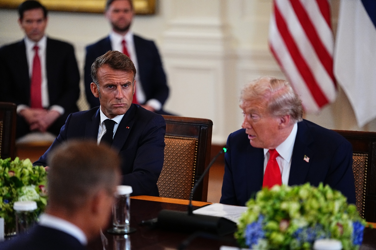 Trump, sin darse cuenta, admite en micrófono abierto que Putin busca acuerdo por Ucrania gracias a él