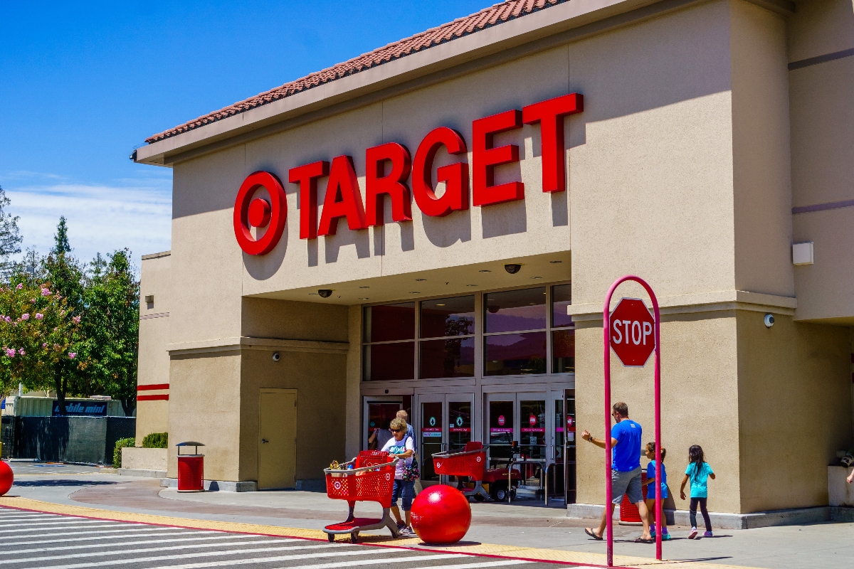 Caen acciones de Target 10 % tras revelar resultados y cambio de CEO