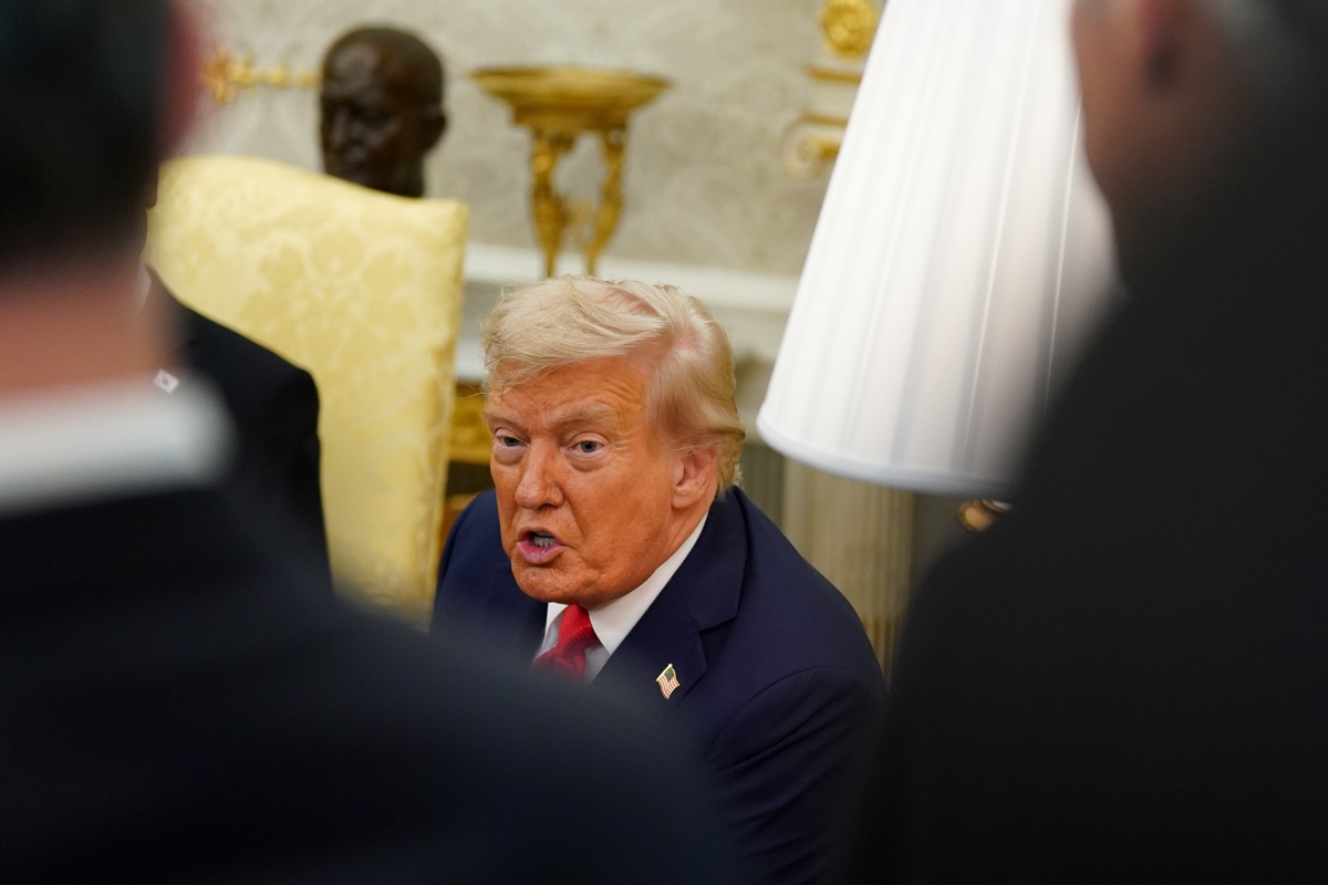 Tribunal federal cuestiona legalidad de aranceles de Trump pero los mantiene vigentes