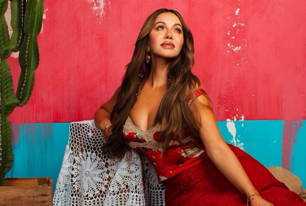 Chiquis rinde homenaje a migrantes y a su mamá Jenni Rivera en nueva canción ‘Pa Mi Gente’