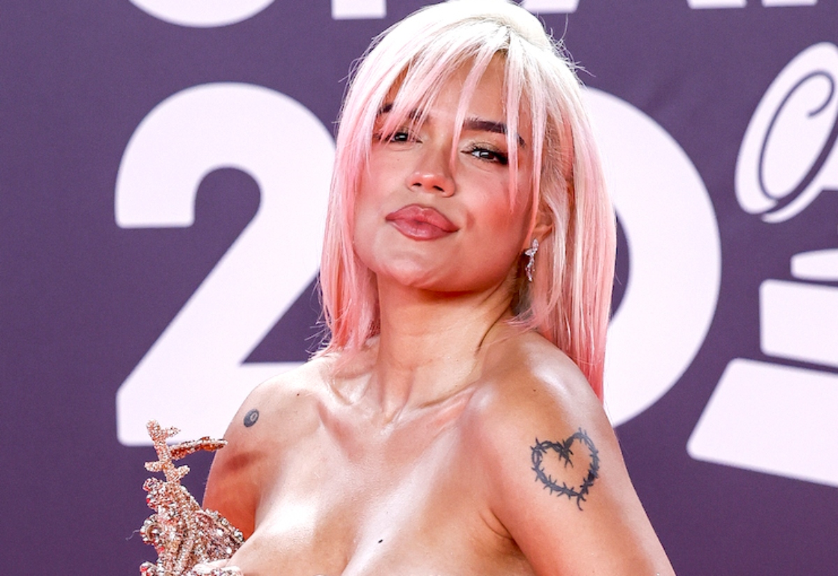 Karol G anuncia lanzamiento de su marca de tequila ‘200 copas’