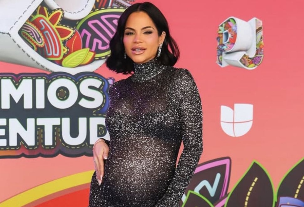 Natti Natasha revela el género de su bebé en los Premios Juventud