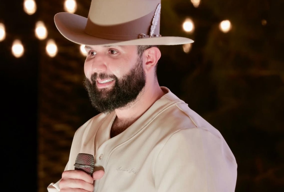 Carín León hace historia como el primer mexicano en anunciar residencia en ‘The Sphere’ de Las Vegas