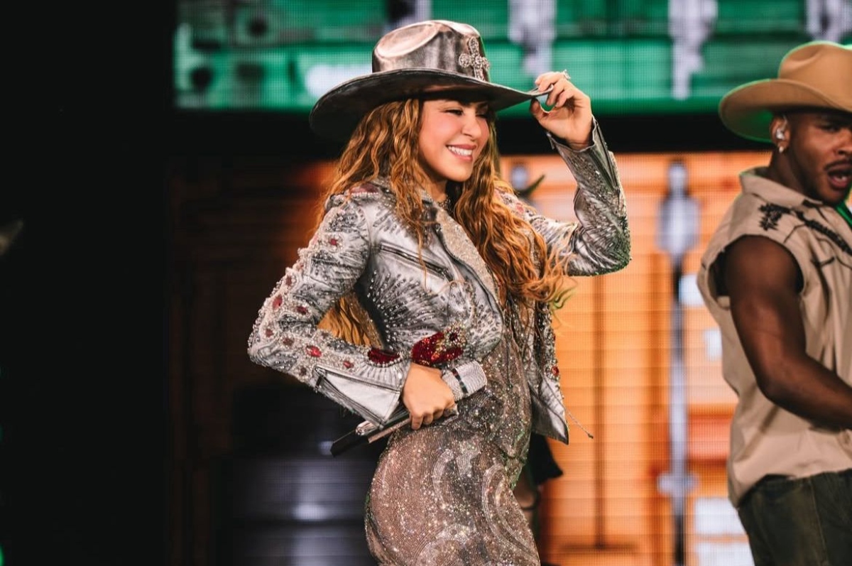 Shakira, mariachi