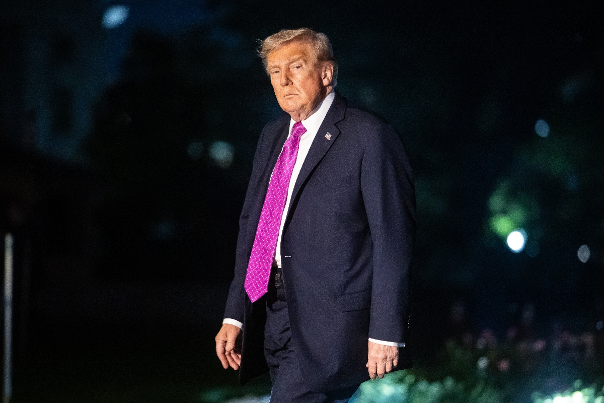 Se desploma el apoyo: solo 37% de los latinos aprueban a Trump, revela nueva encuesta