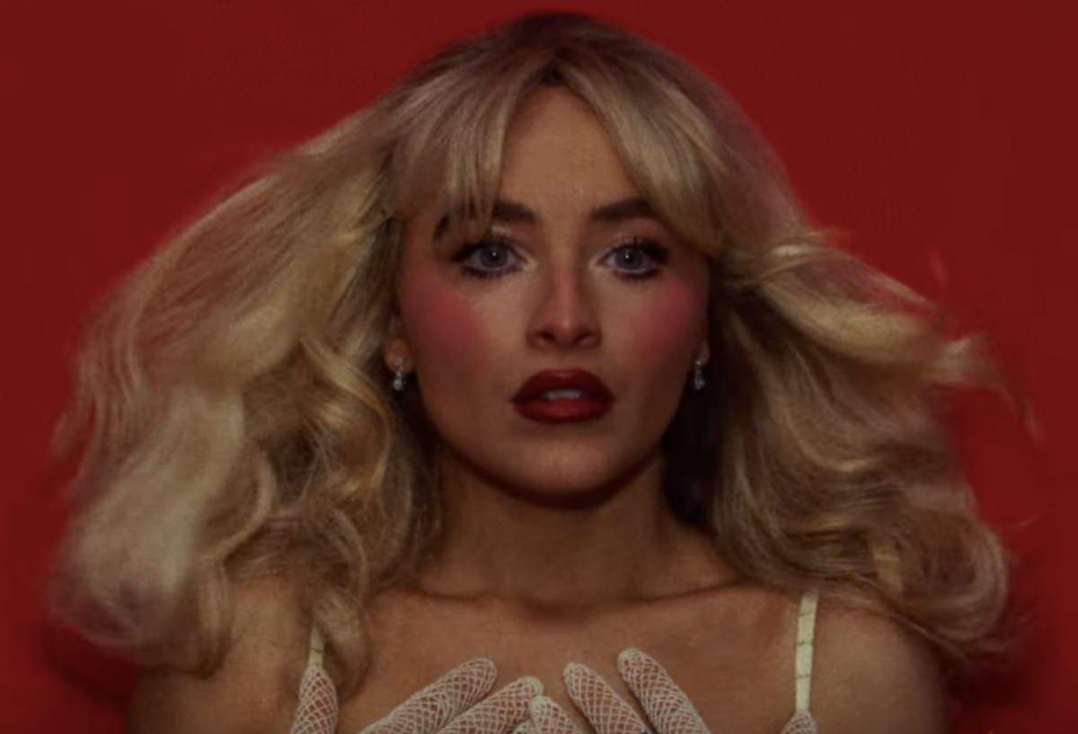Sabrina Carpenter provoca sensación con el video de su segundo sencillo ‘Tears’