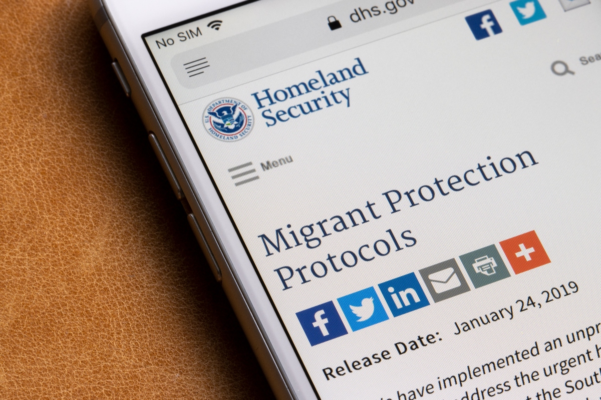 DHS revela los ‘criminales’ que manifestantes defienden de centro de detención en New York